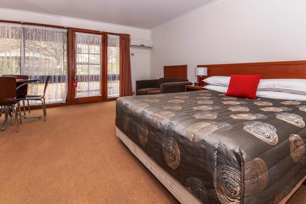 River Country Inn (Adults Only) Моама Номер фото
