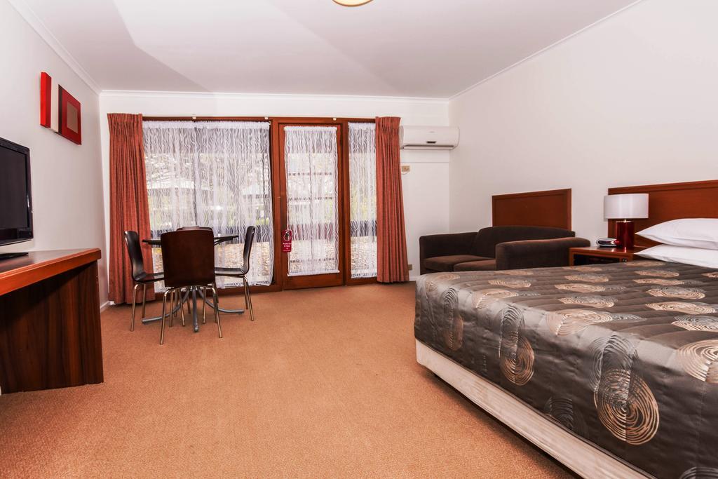 River Country Inn (Adults Only) Моама Номер фото