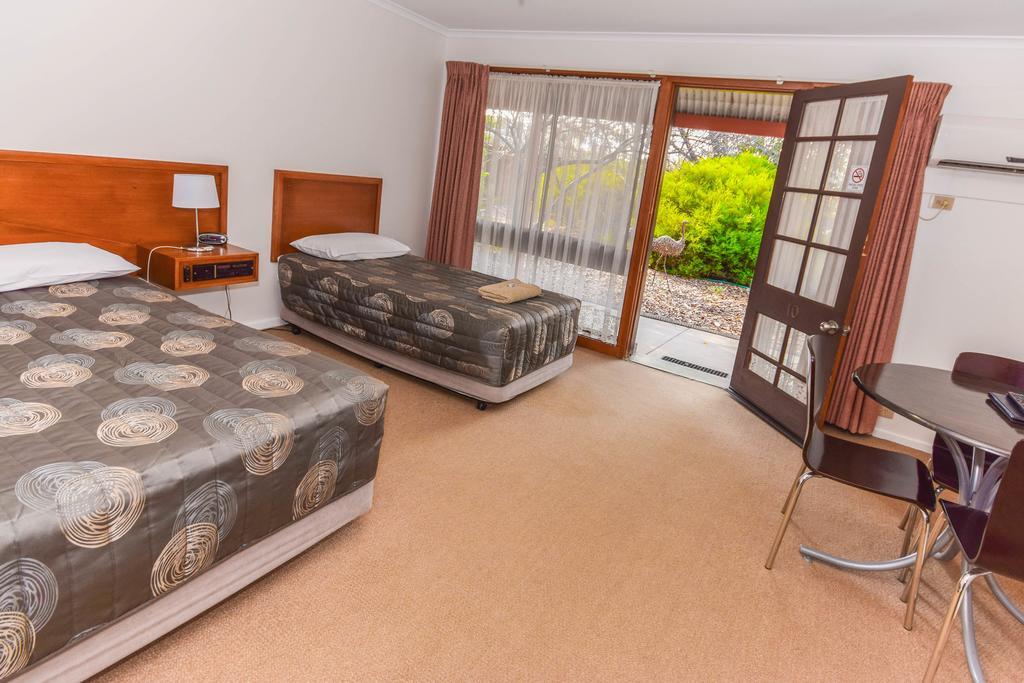 River Country Inn (Adults Only) Моама Номер фото