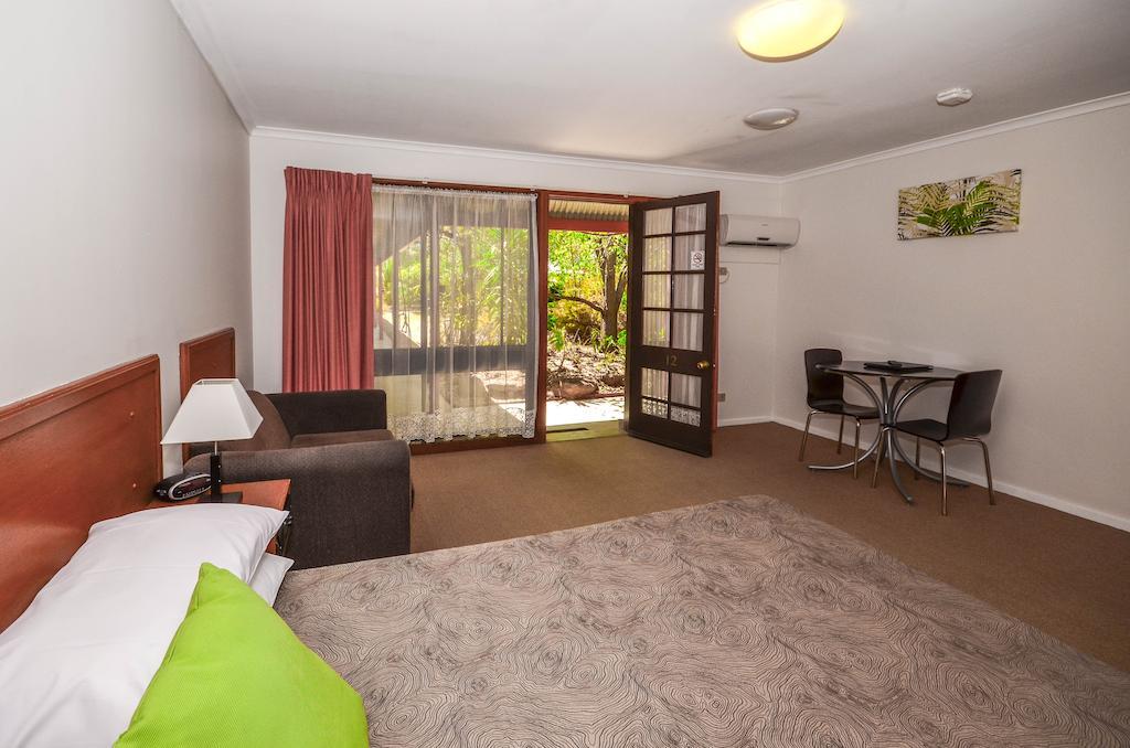 River Country Inn (Adults Only) Моама Номер фото